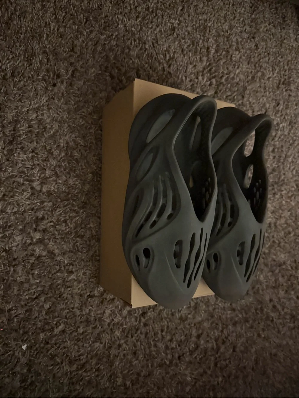 Yeezy Foam Runner in Dark Olive/Black